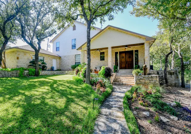 Photo 3 of Single family home for sale at 1501 S Chisholm Trl, Granbury, TX 76048 | MLS# 21147819 | Listing updated on 2026-09-30