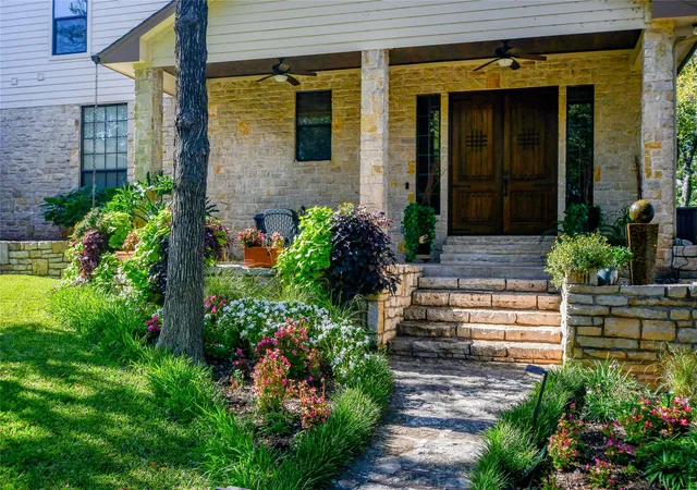 Photo 1 of Single family home for sale at 1501 S Chisholm Trl, Granbury, TX 76048 | MLS# 21147819 | Listing updated on 2026-09-30