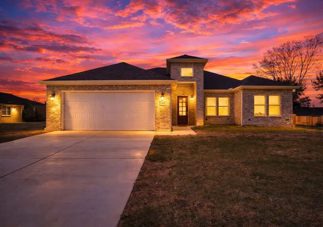 Homes for sale in Palmer, TX | 340 E Marshall Ct, Palmer, TX 75152 | MLS# 21200904