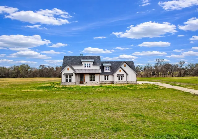 Photo 3 of Single family home for sale at 2667 Vz County Road 3820, Wills Point, TX 75169 | MLS# 21201724 | Listing updated on 2026-10-05