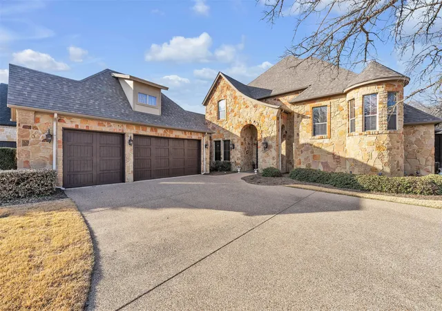 3rd image of 2717 S Shady Ln, Arlington, TX 76001 | MLS# 21199211