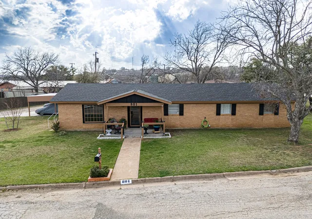 Homes for sale in Breckenridge, TX | 801 Westridge Cir, Breckenridge, TX 76424 | MLS# 21199179
