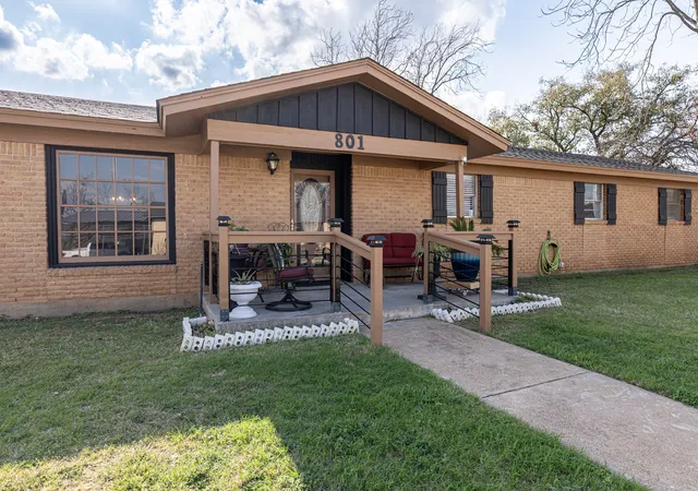 Homes for sale in Breckenridge, TX | 801 Westridge Cir, Breckenridge, TX 76424 | MLS# 21199179