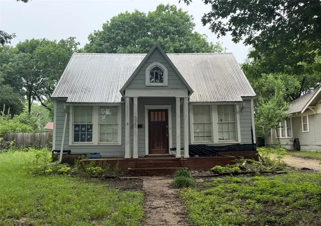 Homes for sale in Waxahachie, TX | 325 Virginia Ave, Waxahachie, TX 75165 | MLS# 21201787