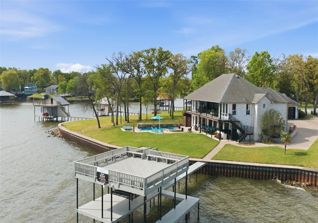 Photo 3 of Single family home for sale at 1617 Maple Dr, Tool, TX 75143 | MLS# 21201795 | Listing updated on 2026-09-01