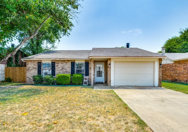 Photo 1 of Single family home for sale at 10222 Red Maple Dr, Dallas, TX 75249 | MLS# 21202013 | Listing updated on 2026-07-05