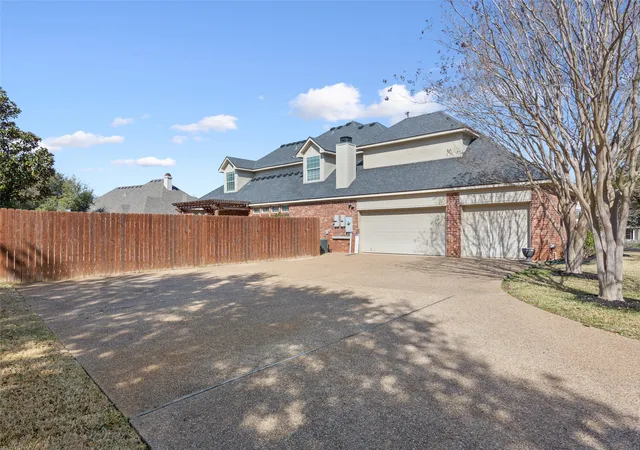 Photo 3 of Sale Pending at 319 Winding Creek Ln, Mc Gregor, TX 76657 | MLS# 21200943 | Listing updated on 2026-07-24