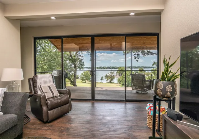 Photo 3 of Single family home for sale at 78 Park Ln, Gainesville, TX 76240 | MLS# 21202047 | Listing updated on 2026-10-05