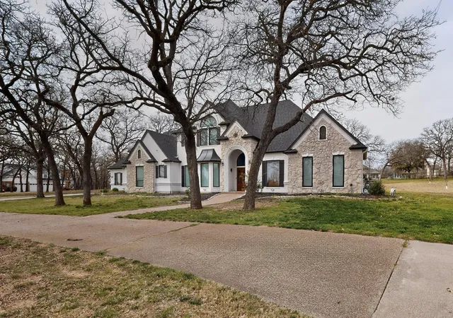 Photo 3 of Single family home for sale at 531 E Hickory Ridge Cir, Argyle, TX 76226 | MLS# 21200939 | Listing updated on 2026-08-24