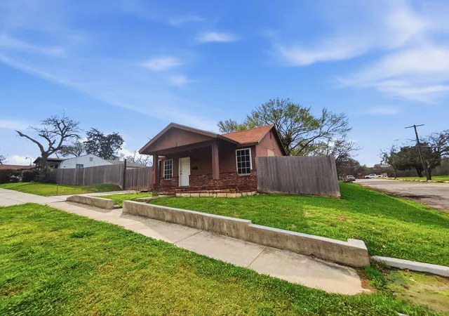 Photo 1 of Single family home for sale at 3000 Avenue M, Fort Worth, TX 76105 | MLS# 21202152 | Listing updated on 2026-08-18