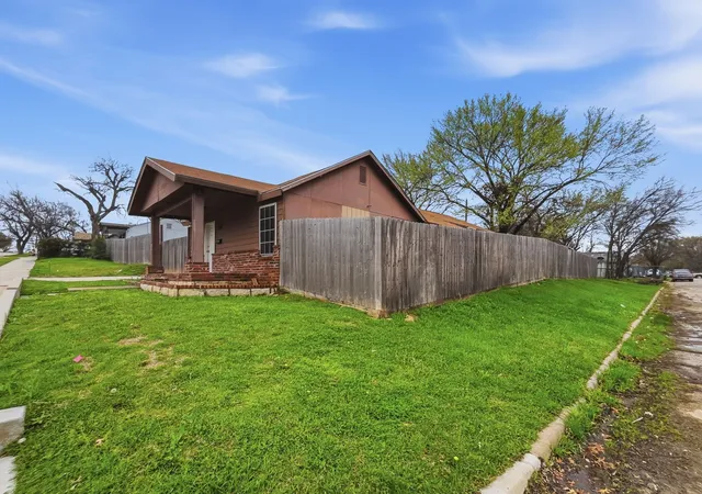 Photo 3 of Single family home for sale at 3000 Avenue M, Fort Worth, TX 76105 | MLS# 21202152 | Listing updated on 2026-08-18