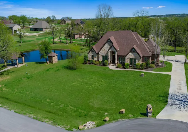 Photo 2 of Single family home for sale at 209 Ellis Creek Dr, Weatherford, TX 76085 | MLS# 21202197 | Listing updated on 2026-08-23