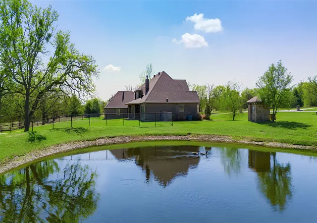 Photo 3 of Single family home for sale at 209 Ellis Creek Dr, Weatherford, TX 76085 | MLS# 21202197 | Listing updated on 2026-08-23