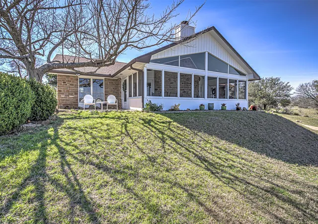 Photo 1 of Single family home for sale at 507 Mountain Dr, Horseshoe Bay, TX 78657 | MLS# 21202302 | Listing updated on 2026-10-07