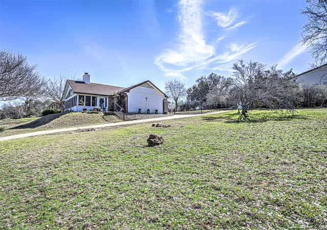 Photo 2 of Single family home for sale at 507 Mountain Dr, Horseshoe Bay, TX 78657 | MLS# 21202302 | Listing updated on 2026-10-07