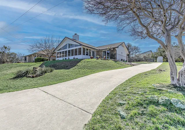 Photo 3 of Single family home for sale at 507 Mountain Dr, Horseshoe Bay, TX 78657 | MLS# 21202302 | Listing updated on 2026-10-07