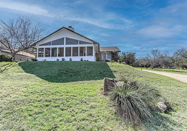 Photo 4 of Single family home for sale at 507 Mountain Dr, Horseshoe Bay, TX 78657 | MLS# 21202302 | Listing updated on 2026-10-07