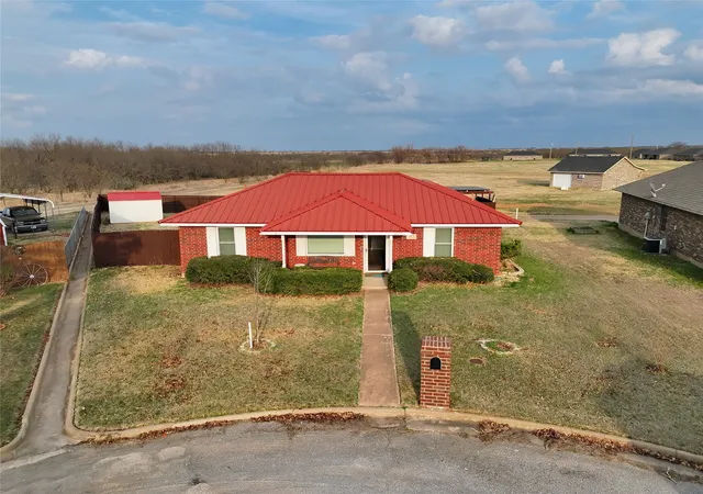 Homes for sale in Henrietta, TX | 112 Tumbleweed Ct, Henrietta, TX 76365 | MLS# 21202312