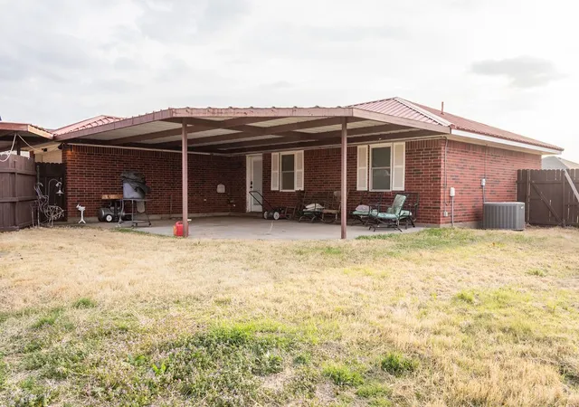 Homes for sale in Henrietta, TX | 112 Tumbleweed Ct, Henrietta, TX 76365 | MLS# 21202312