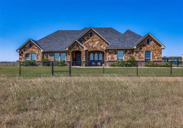 Photo 4 of Sale Pending at 1150 Lone Star Rd, Bowie, TX 76230 | MLS# 21202366 | Listing updated on 2026-07-10