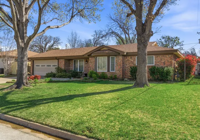 Photo 1 of Single family home for sale at 1760 Acorn Ln, Hurst, TX 76054 | MLS# 21194492 | Listing updated on 2026-08-27