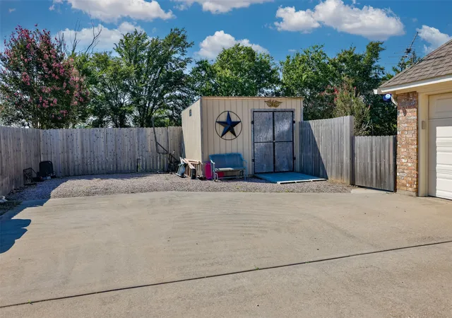 Photo 4 of Single family home for sale at 2424 Jolinda Ln, Whitesboro, TX 76273 | MLS# 21202245 | Listing updated on 2026-08-26