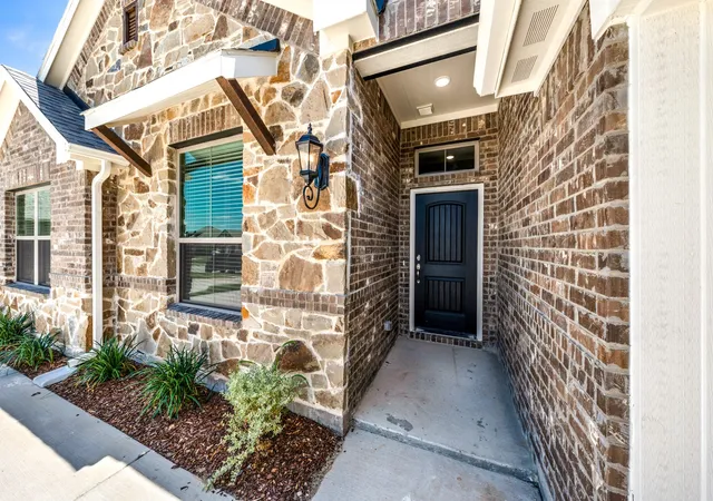 Photo 3 of Single family home for sale at 431 Maltese, Red Oak, TX 75154 | MLS# 21202489 | Listing updated on 2026-09-03