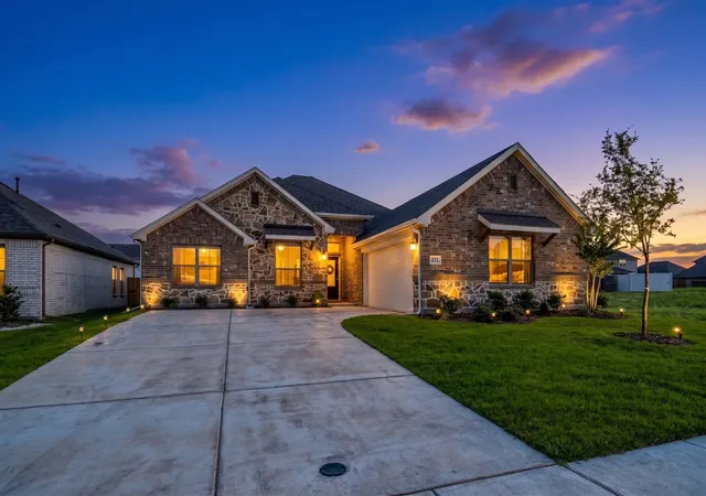Photo 4 of Single family home for sale at 431 Maltese, Red Oak, TX 75154 | MLS# 21202489 | Listing updated on 2026-09-03
