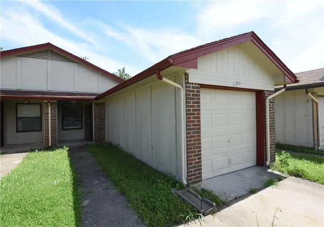 Homes for sale in Dallas, TX | 8910 8912 Greenmound Ave, Dallas, TX 75227 | MLS# 21200912