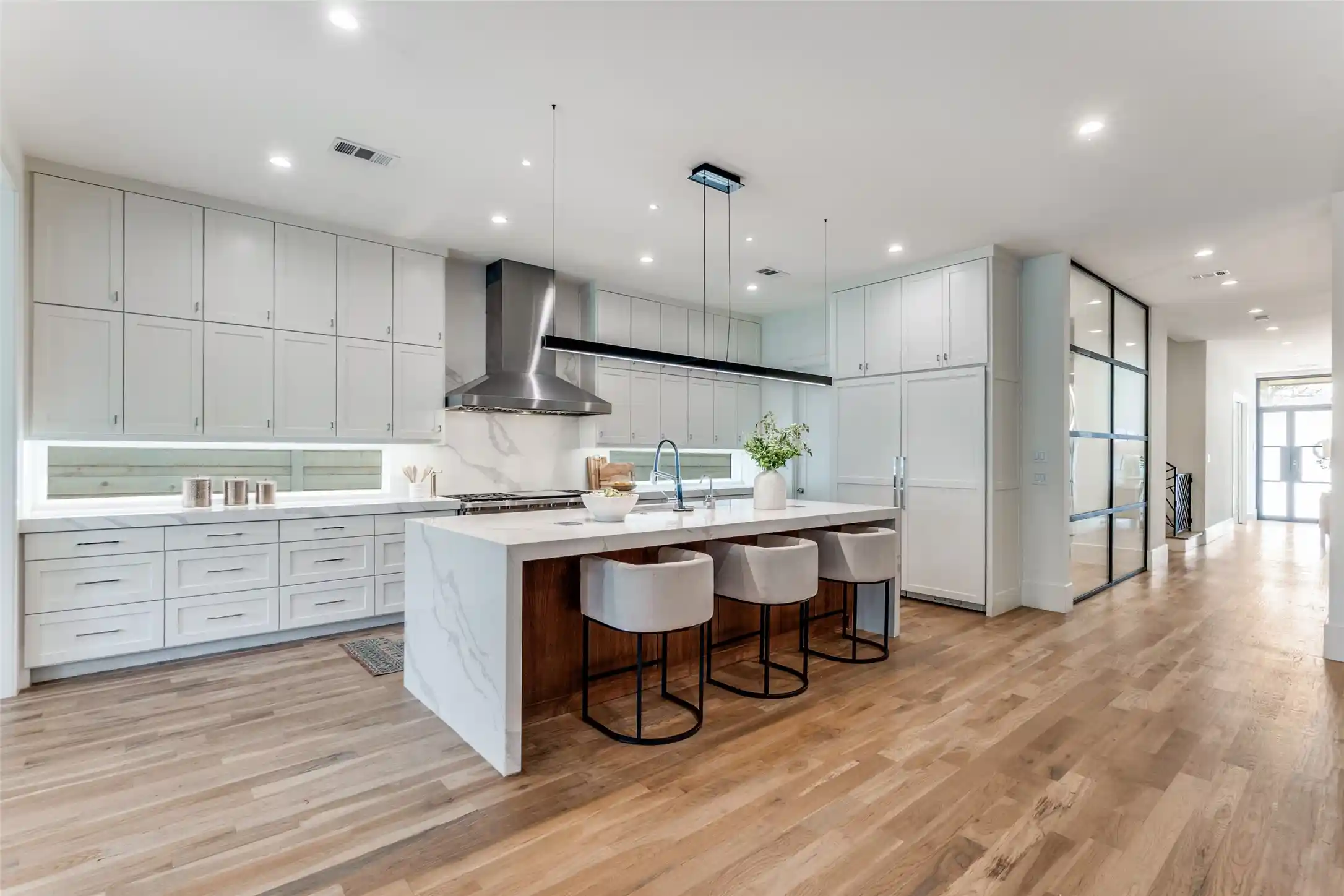 Photo 1 of Mansion for sale at 5111 W Amherst Ave, Dallas, TX 75209 | MLS# 21188992 | Listing updated on 2026-10-21