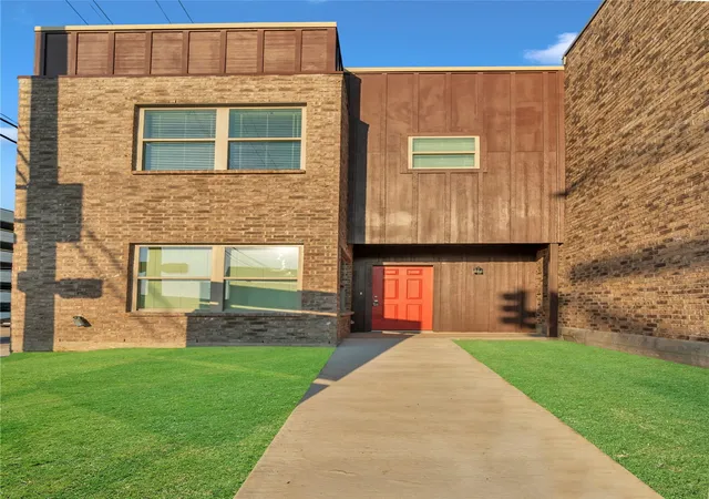 2nd image of 1716 Galveston Ave, Fort Worth, TX 76110 | MLS# 21202586