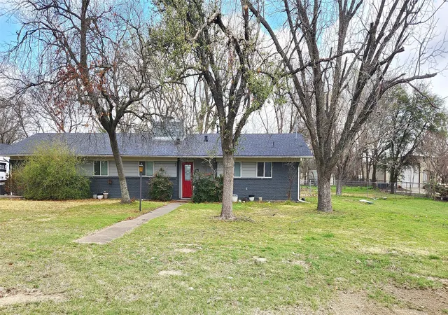 Photo 3 of Sale Pending at 204 Ranch House Rd, Willow Park, TX 76087 | MLS# 21202686 | Listing updated on 2026-07-26