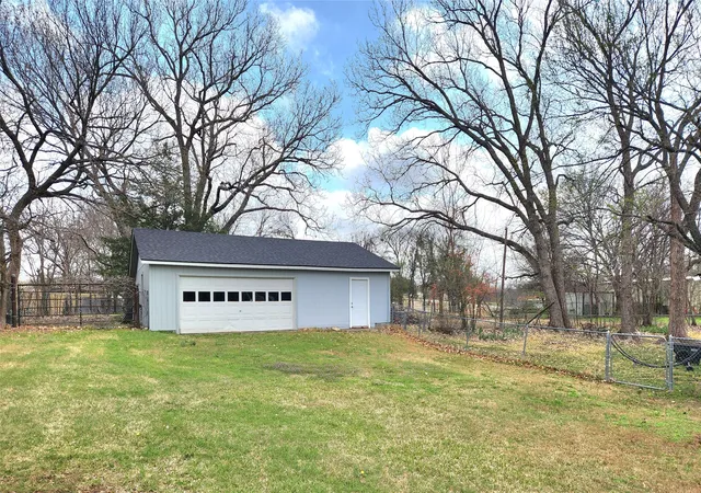 Photo 3 of Sale Pending at 204 Ranch House Rd, Willow Park, TX 76087 | MLS# 21202686 | Listing updated on 2026-07-26