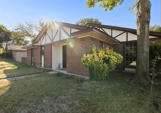 Photo 2 of Single family home for sale at 710 Waynelee Dr, Lancaster, TX 75146 | MLS# 21202717 | Listing updated on 2026-07-24