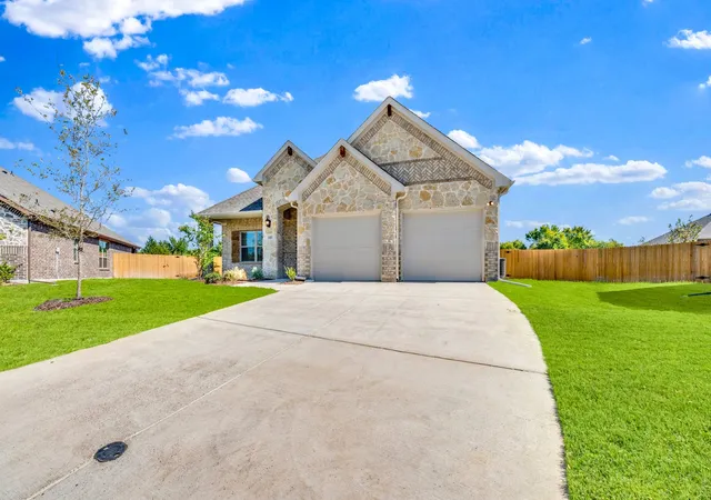 Photo 2 of Single family home for sale at 440 Steppe, Red Oak, TX 75154 | MLS# 21202757 | Listing updated on 2026-09-25