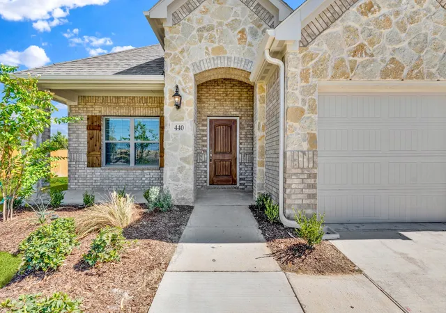Photo 3 of Single family home for sale at 440 Steppe, Red Oak, TX 75154 | MLS# 21202757 | Listing updated on 2026-09-25