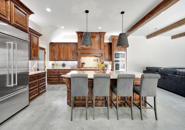Photo 3 of Single family home for sale at 514 W Spring St, Weatherford, TX 76086 | MLS# 21202771 | Listing updated on 2026-07-20