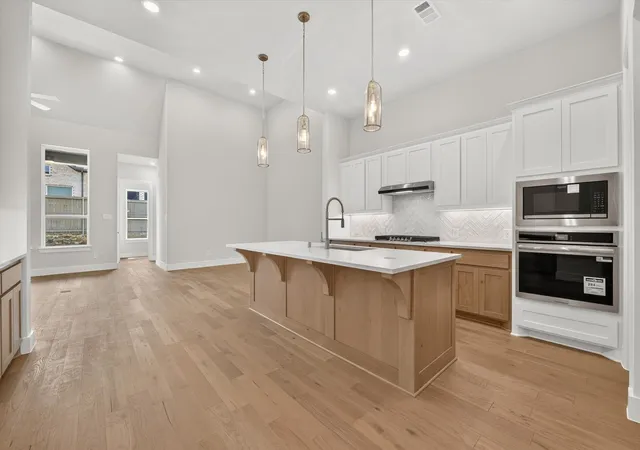 Photo 2 of Sale Pending at 1619 Wild Berry Wy, Justin, TX 76247 | MLS# 21202103 | Listing updated on 2026-09-26