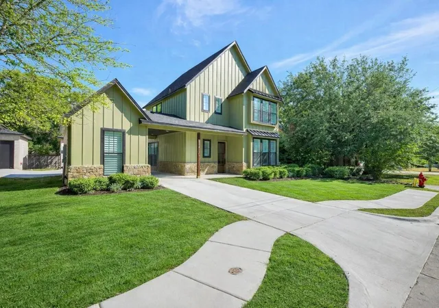 Photo 1 of Single family home for sale at 516 W Spring St, Weatherford, TX 76086 | MLS# 21202785 | Listing updated on 2026-07-20