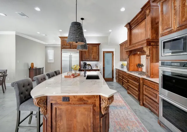 Photo 4 of Single family home for sale at 516 W Spring St, Weatherford, TX 76086 | MLS# 21202785 | Listing updated on 2026-07-20