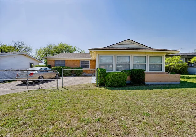 Photo 2 of Single family home for sale at 4123 Huckleberry Cir, Dallas, TX 75216 | MLS# 21202818 | Listing updated on 2026-10-05