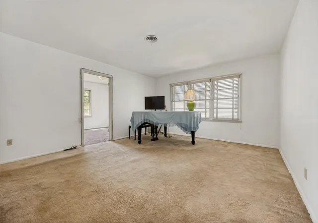 Photo 4 of Single family home for sale at 4123 Huckleberry Cir, Dallas, TX 75216 | MLS# 21202818 | Listing updated on 2026-10-05