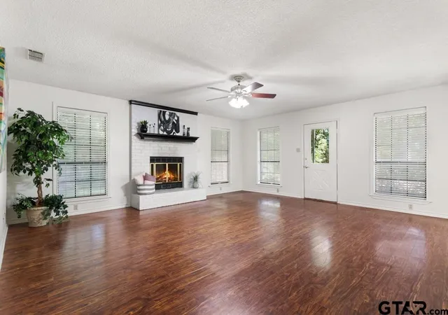 Homes for sale in Hideaway, TX | 1656 Pineview Ln, Hideaway, TX 75771 | MLS# 21202867