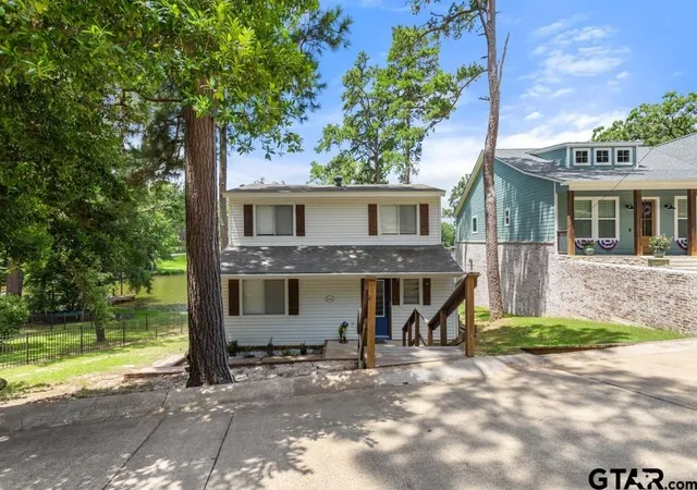 Homes for sale in Hideaway, TX | 516 Hideaway Ln E, Hideaway, TX 75771 | MLS# 21202900