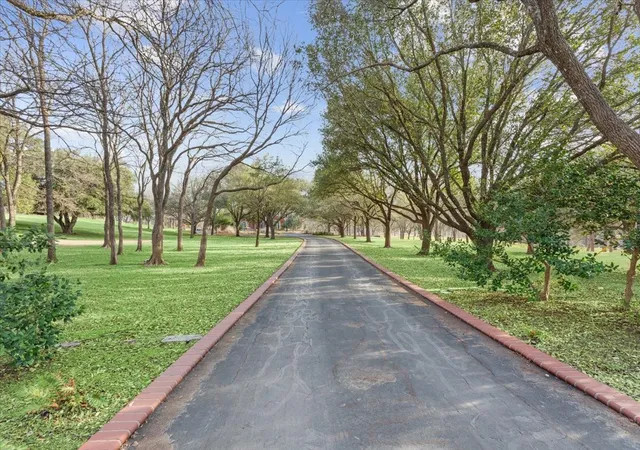 Homes for sale in Woodway, TX | 3429 River Oaks Dr, Woodway, TX 76712 | MLS# 21202562