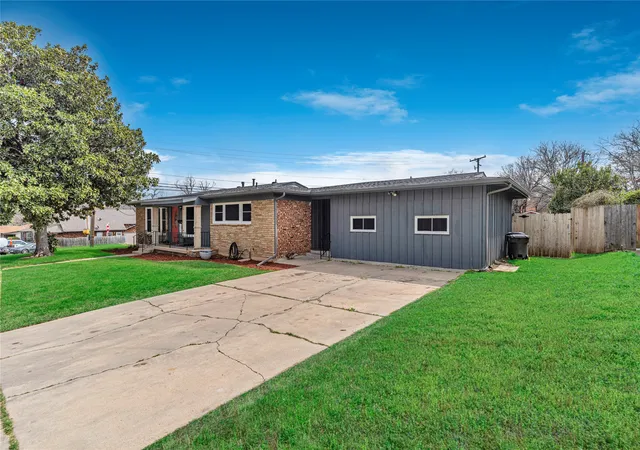 3rd image of 4224 Normandy Rd, Fort Worth, TX 76103 | MLS# 21196196