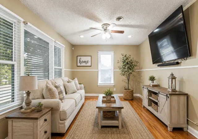 Photo 3 of Single family home for sale at 4224 Normandy Rd, Fort Worth, TX 76103 | MLS# 21196196 | Listing updated on 2026-09-28