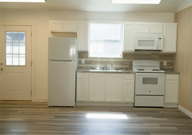 Photo 13 of Single family home for sale at 403 S Live Oak St, San Saba, TX 76877 | MLS# 21203010 | Listing updated on 2026-08-25