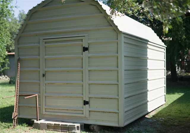 Photo 2 of Single family home for sale at 403 S Live Oak St, San Saba, TX 76877 | MLS# 21203010 | Listing updated on 2026-08-25
