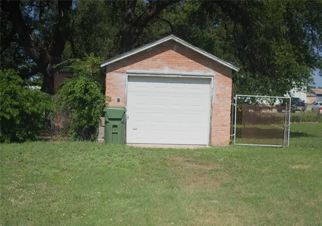 Photo 3 of Single family home for sale at 403 S Live Oak St, San Saba, TX 76877 | MLS# 21203010 | Listing updated on 2026-08-25